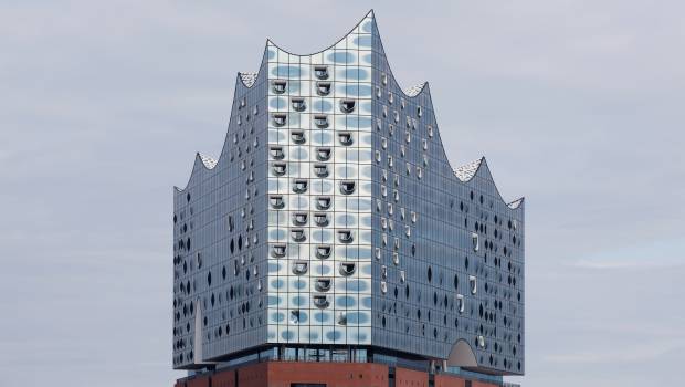 Une façade de verre incurvée de 21 800 m² à Hambourg