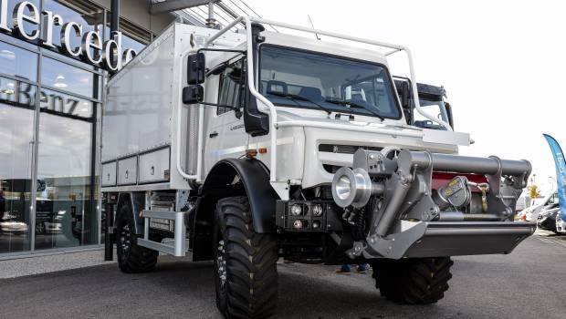 Deux Unimog sous haute tension