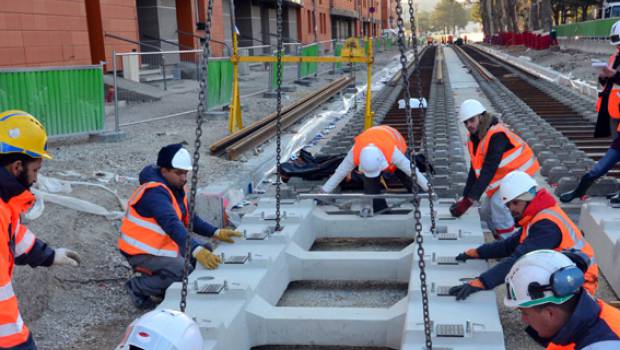 Avignon : le tramway entre en scène