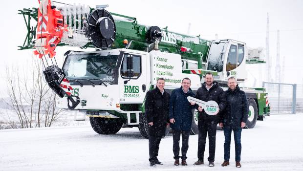 La première grue mobile Liebherr LTM 1090-4.2 livrée au Danemark