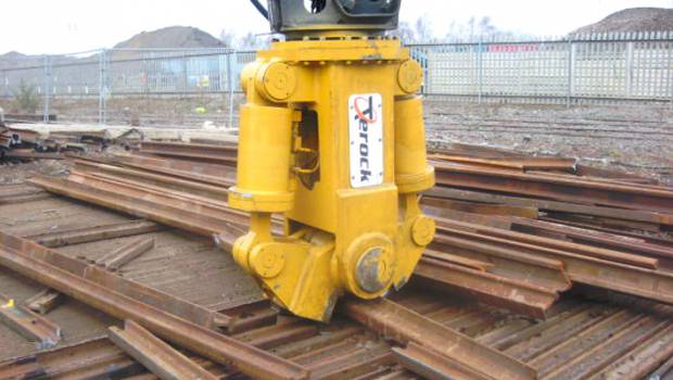 Des outils variés pour les engins dédiés aux travaux ferroviaires