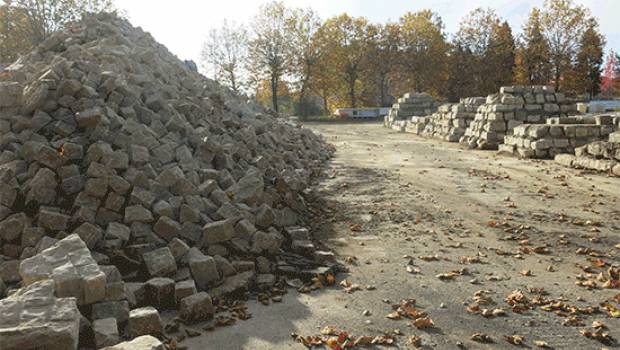 La caserne Mellinet de Nantes est assise sur des montagnes (de granit)