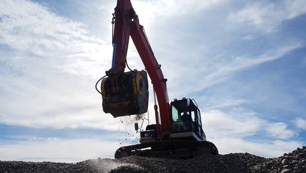 MB Crusher met en avant le godet concasseur BF 80.3 sur Aquibat