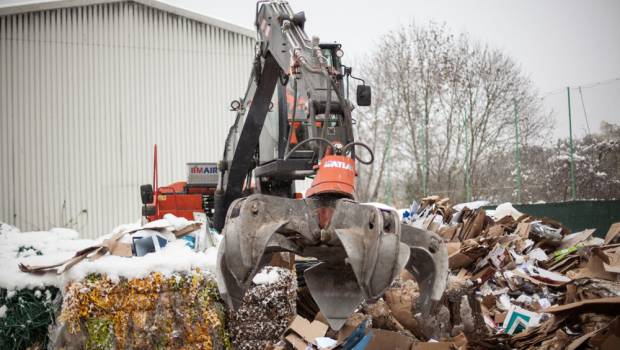 Pelles sur pneus : une concurrence aiguisée côté manutention