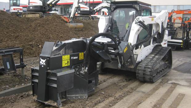 Une scie à roche avec mise à niveau automatique