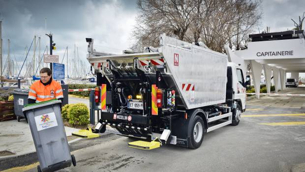 Un Fuso Canter hybride pour collecter les déchets