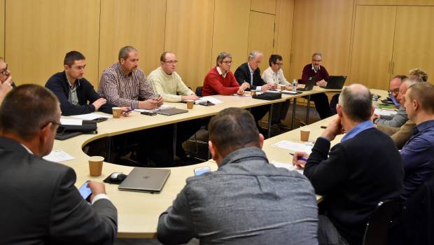 Atelier travaux neufs : forage, tirage, guides, etc.