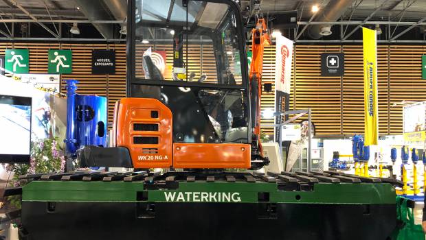 Une pelle amphibie Waterking ultra légère