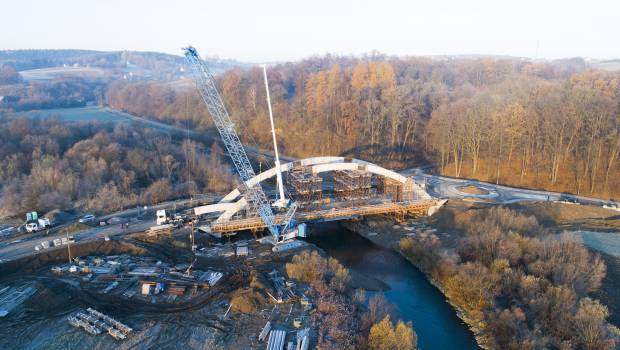 Deux grues Liebherr pour reconstruire un pont en Pologne