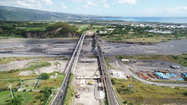 La Réunion : un nouveau pont sur la Rivière des Galets