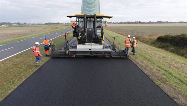 Construction de routes : du plastique recyclé pour remplacer l’asphalte ?