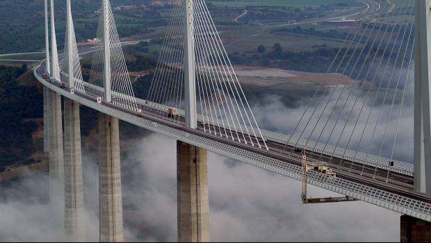 La nacelle négative sous les jupes des ponts