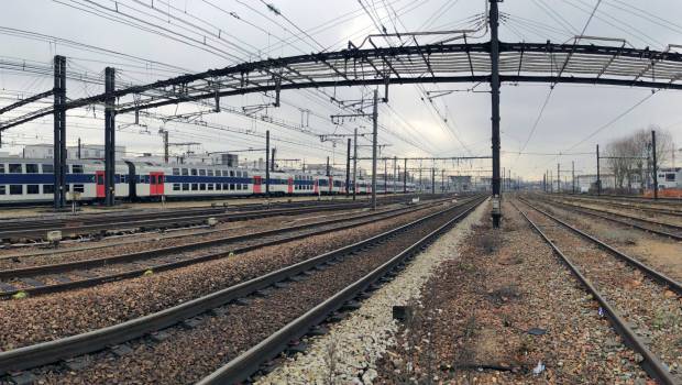 RER C : trois trains de travaux signés Tesmec pour la régénération des caténaires