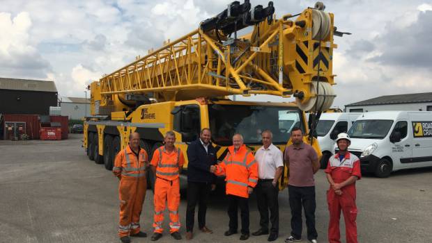 RRC Crane Hire réceptionne la première Demag AC 300-6 au Royaume-Uni