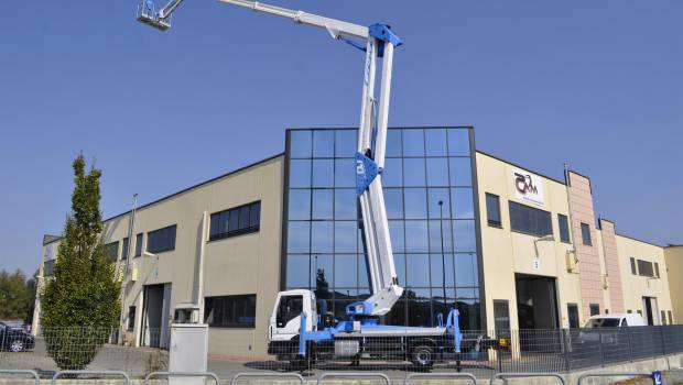 37DJ : une nacelle à double articulation chez Socage