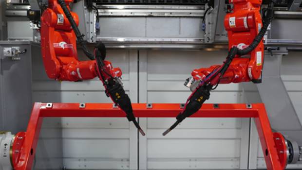 Imaginez créer des pièces métalliques sur-mesure directement sur chantier