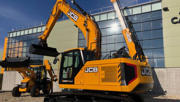 Dans le Finistère, les Ateliers Caugant portent haut les couleurs de JCB