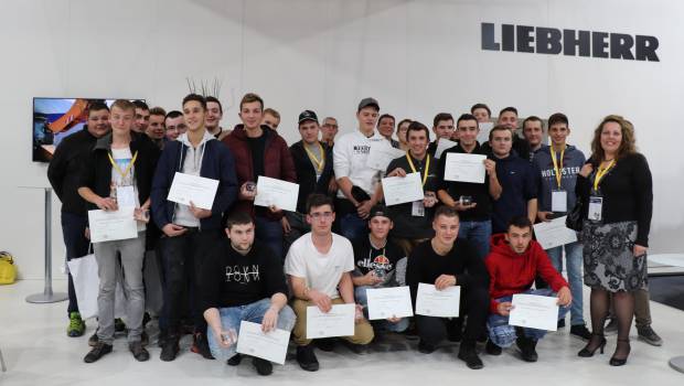 Liebherr récompense les 40 diplômés du CFA de Montalieu