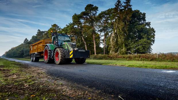 SIMA Paris : BKT voit le pneu agricole en grand