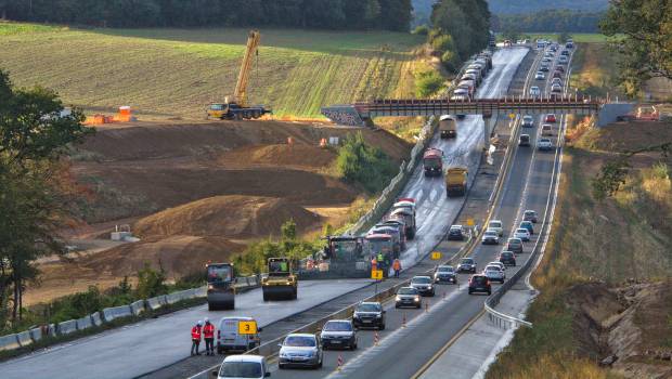 Eurovia pose les enrobés du prolongement de l'A16