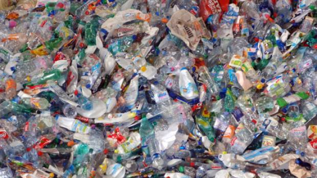 Un outil d'autodiagnostic et des ateliers pour favoriser les matières plastiques recyclées