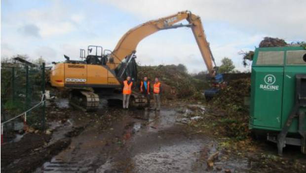 Une Case CX 290D MH pour gérer des déchets verts