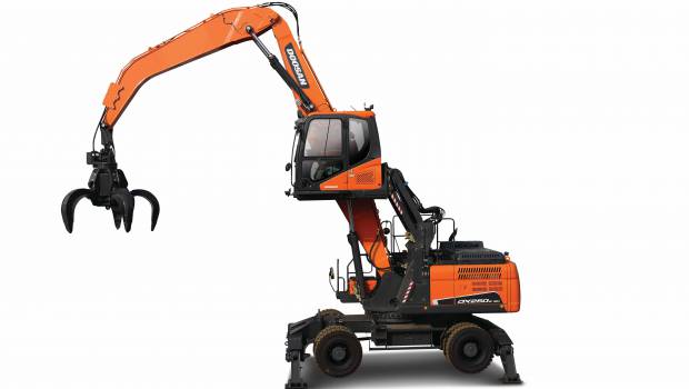 Doosan lance une pelle de manutention de 25 t