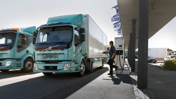 Les premiers camions électriques Volvo Trucks livrés en Suède