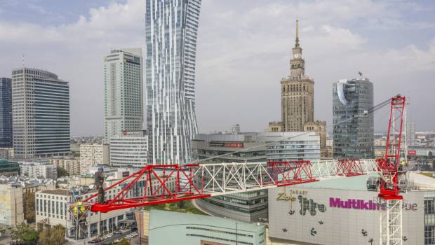 Deux grues Terex sur la construction du plus haut gratte-ciel de l’UE