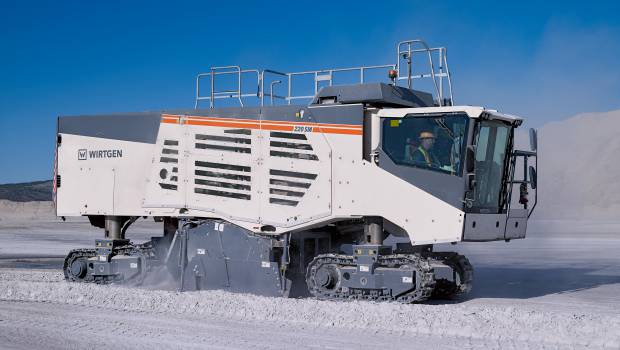 Un surface Miner pour l'extraction de matières premières et les tracés