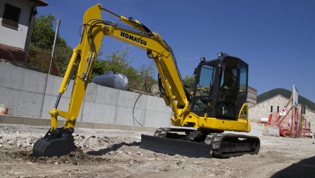 Une mini pelle Komatsu fait son apparition dans la gamme MR-5