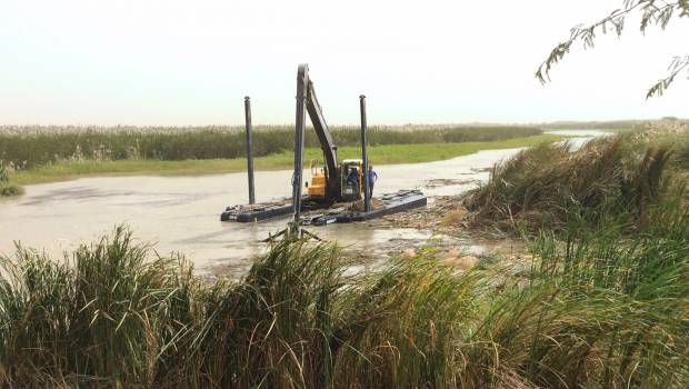 Une pelle amphibie Big Float de Remu en Mauritanie