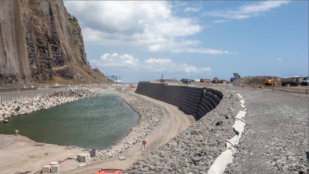Des gabions Maccaferri sur la Nouvelle Route du Littoral à La Réunion