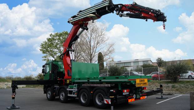 Transports Brel réceptionne une grue Fassi F990