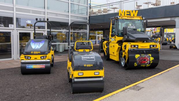 Bomag imagine le compacteur de demain à l’électricité et au gaz