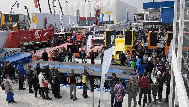 Un pneu compact, un revêtement en polymère et une direction électronique chez Goldhofer