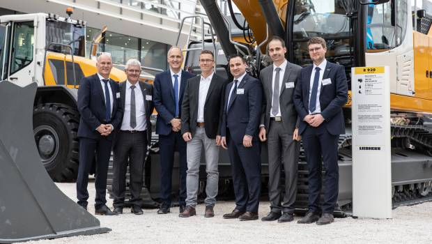 Meyer Erdbau achète 5 pelles Liebherr de génération 8