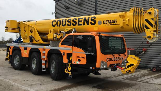 Coussens adopte deux grues Demag
