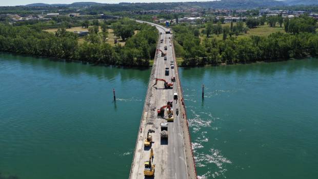 Travaux de réparation en cours sur le pont de Givors (69)
