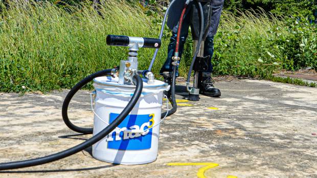 Un aspirateur à poussière pour brise-béton pneumatiques