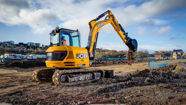 Les midi pelles JCB passent en Stage V