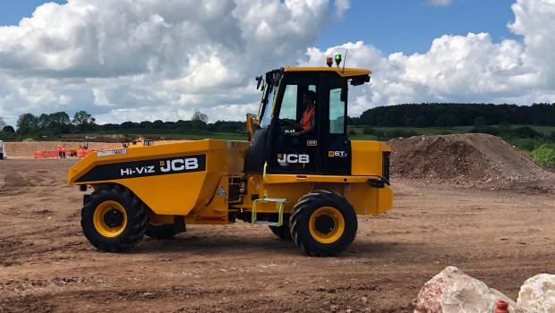 Le concept JCB HiViz sur un mini dumper de 6t