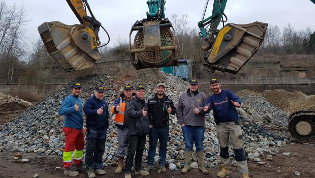 Trois godets MB Crusher sur le pôle culturel de Micheville