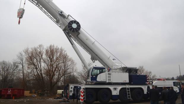 Modern Crane adopte la première grue Demag AC 300-6