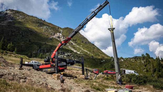 Une grue araignée Palfinger à 2 000 m d'altitude