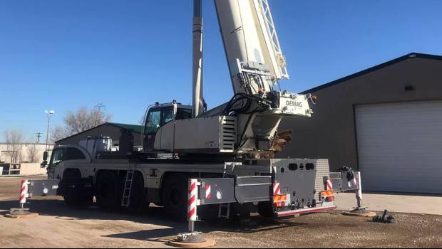 Duffy Cranes and Hauling réceptionne une Demag AC 220-5