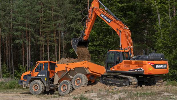 Doosan dégaine une pelle de 30 t en Stage V
