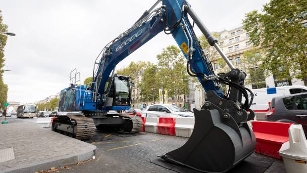 La 60 000e pelle Liebherr aux Champs Elysées