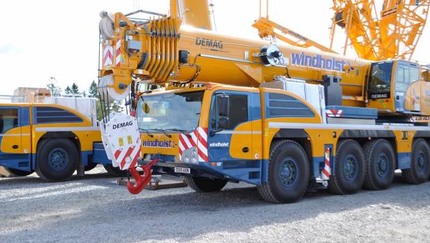 Deux Demag AC 220-5 livrées à Windhoist UK