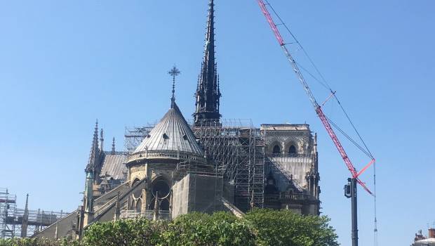 Retour sur chantier - Foselev, Liebherr et les statues de Notre-Dame de Paris